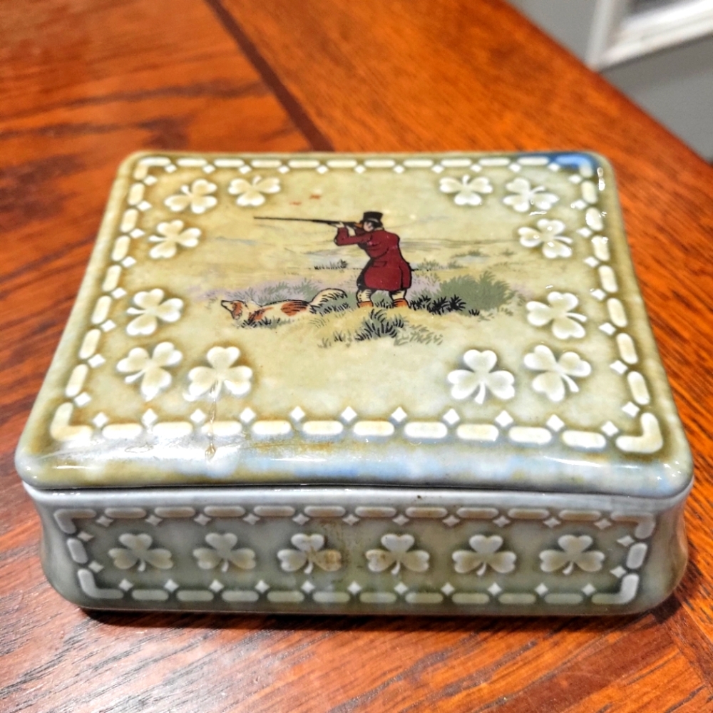 Vintage Wade Irish Porcelain Shamrock Hunting Scene Trinket Box